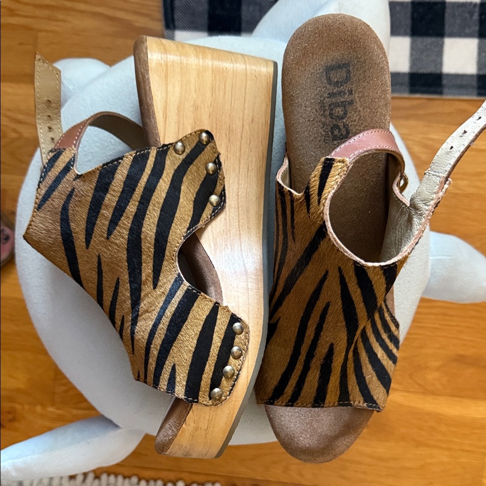 Women’s Diba Heels. Leather upper. 8m. Excellent condition.